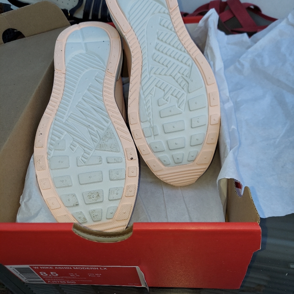 NIB Orange Nike Women's Ashin size 8.5 Brand New in Box - Picture 3 of 12